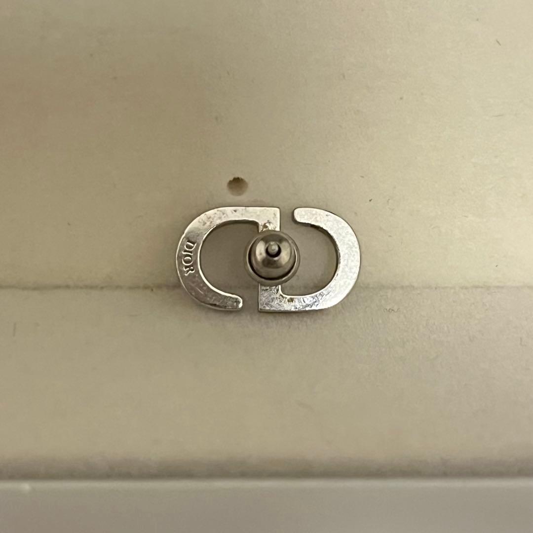 Dior ロゴピアス　片耳　シルバー