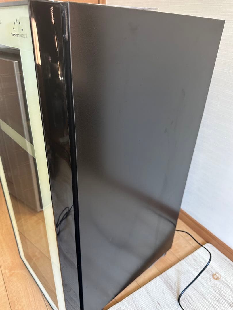 ワインセラー　18本収納　FJH-56GD ホームセラー　2022年製