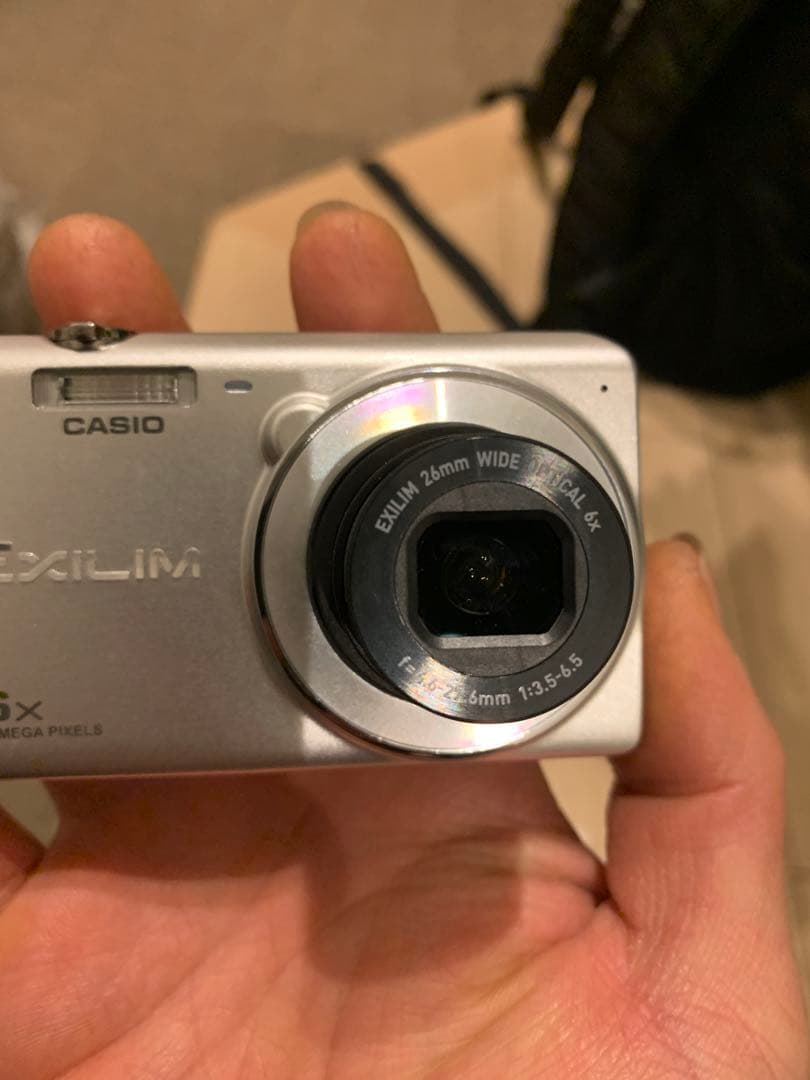 [美品]CASIO EXILIM EX-Z880 ホワイト