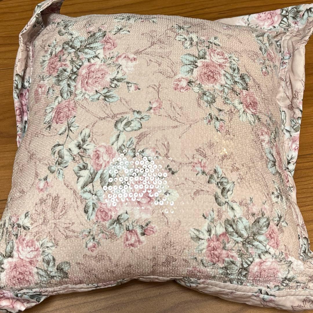 レストローズ　クッション　レーシーローズ柄　スパンコール装飾　2個