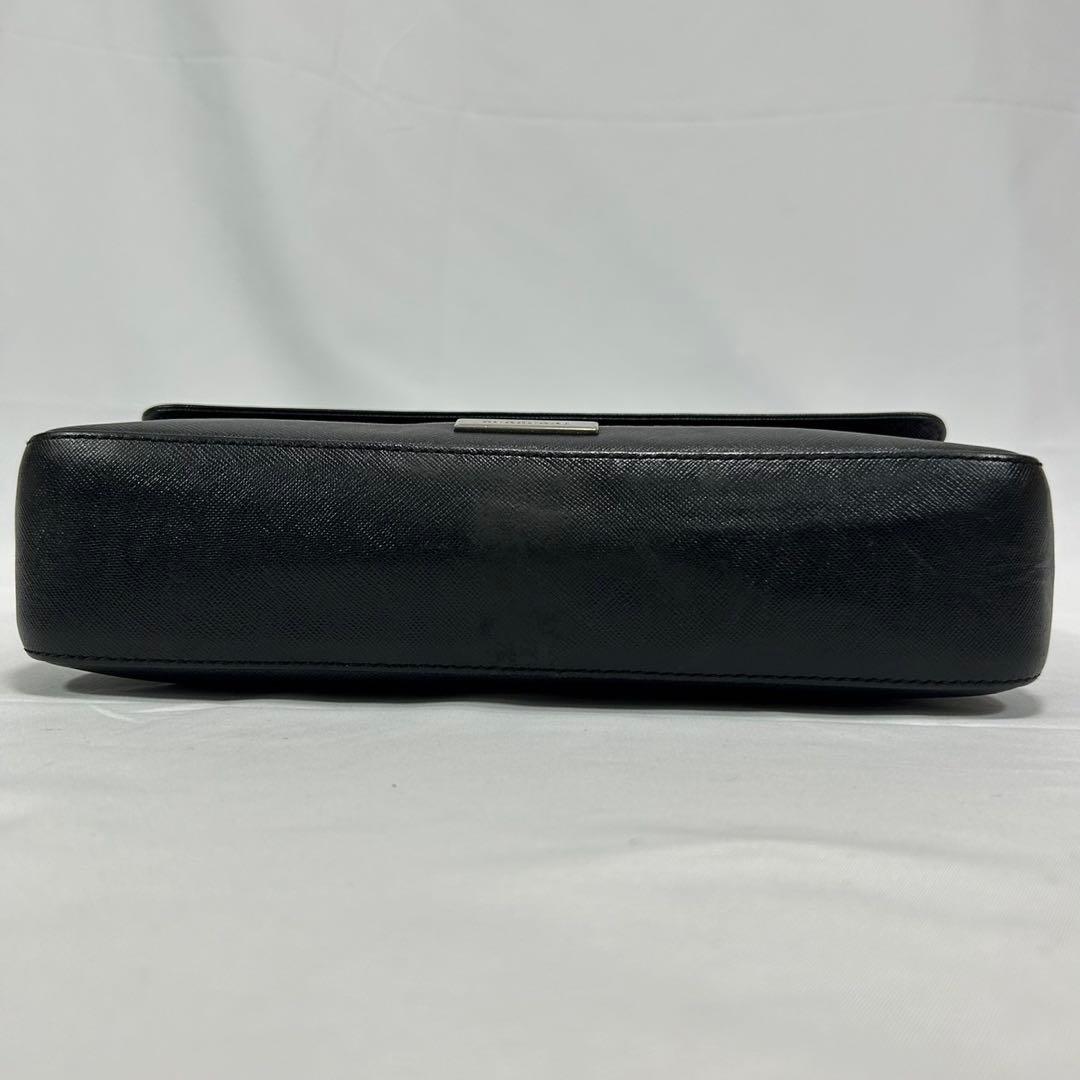 【極美品】バーバリー ワンハンドバッグ レザー ノバチェック 肩掛け 黒 ロゴ