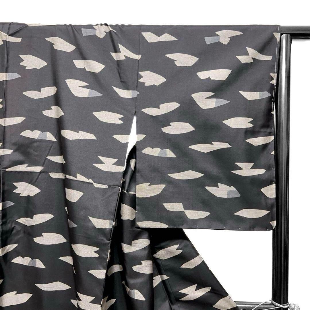 未着用　付け下げ　大島紬　染大島紬　泥染　抽象模様　着物　052a p