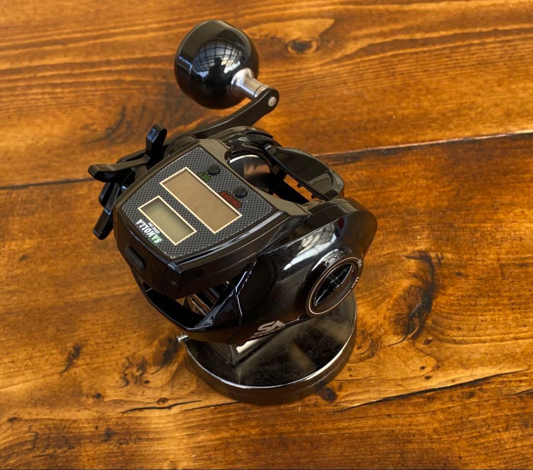 デジタルカウンター付きベイトリール　右巻　ジギング　ソーラー充電　デジタルリール