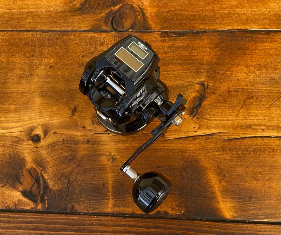デジタルカウンター付きベイトリール　右巻　ジギング　ソーラー充電　デジタルリール
