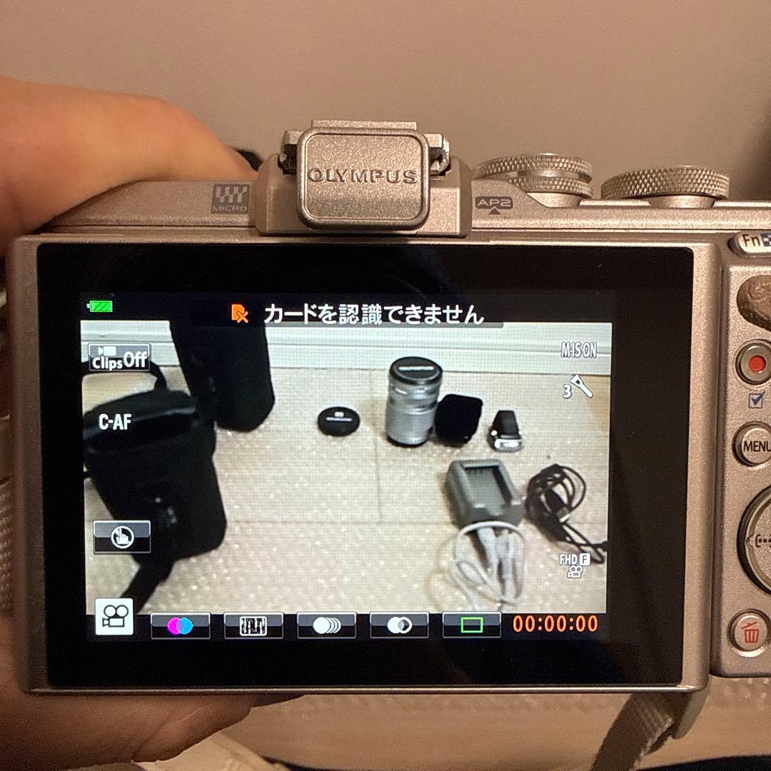 ミラーレス一眼カメラ　OLYMPUS E-PL8