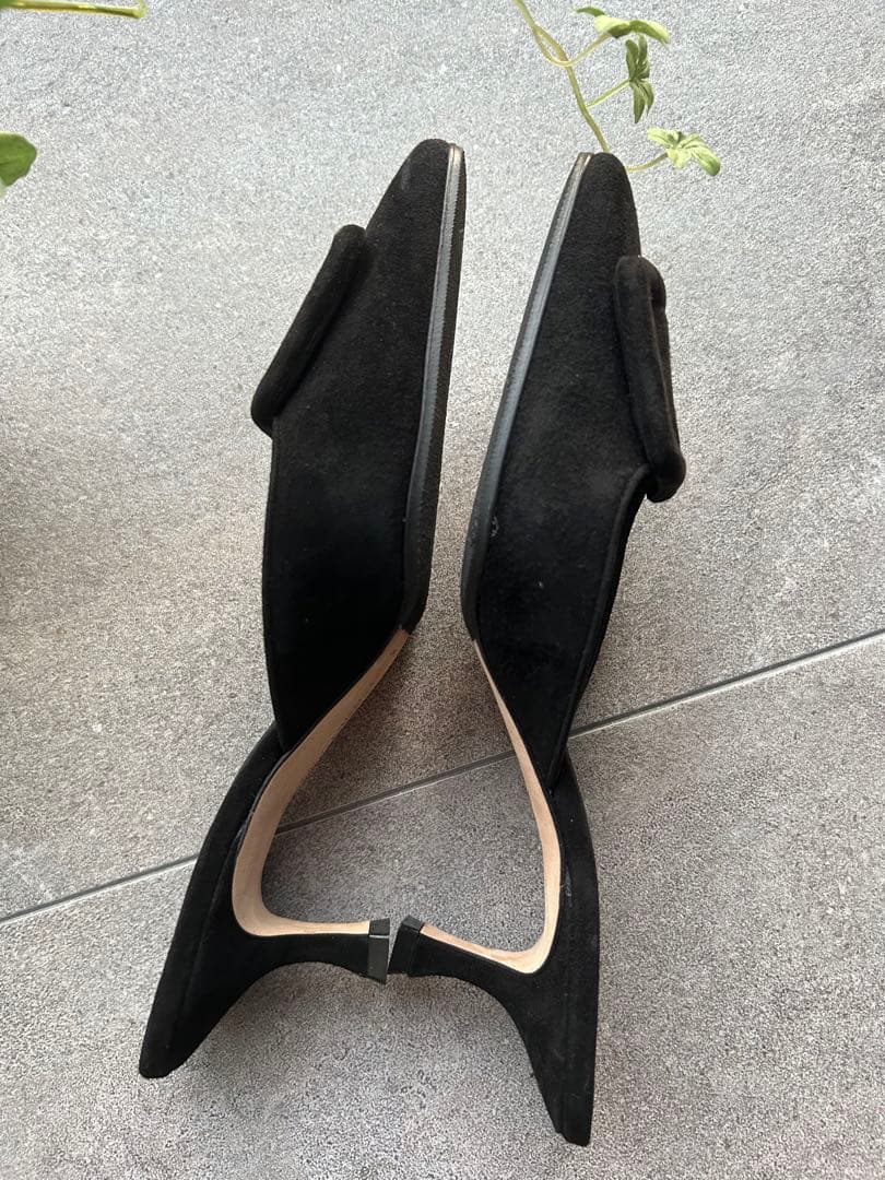 マノロブラニク メイセール 36 ブラック