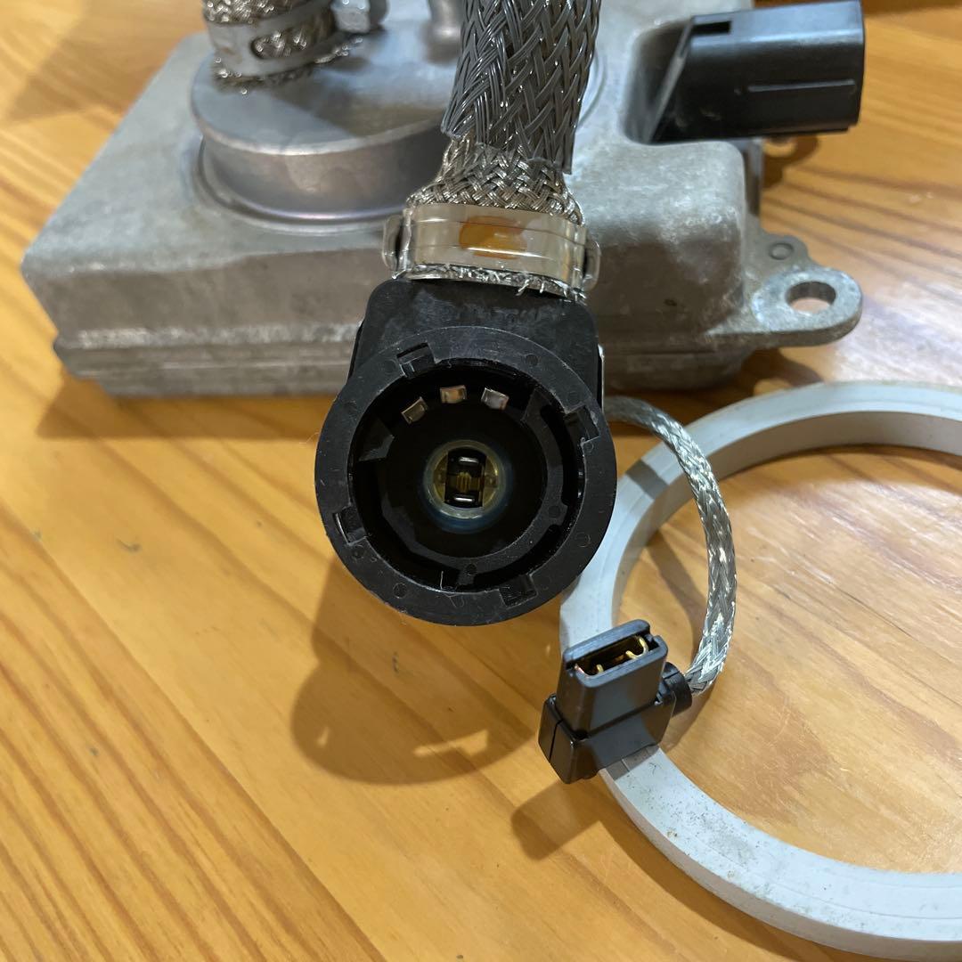 日野自動車　プロフィア　ヘッドランプバラスト厚いタイプ　中古品　美品