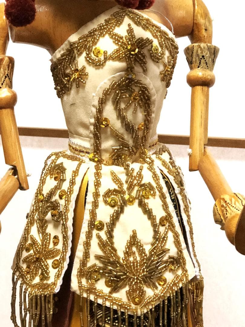 【 デウィ・ジェンバティ（Dewi Jembawati) 王女 】　ワヤン・ゴレ