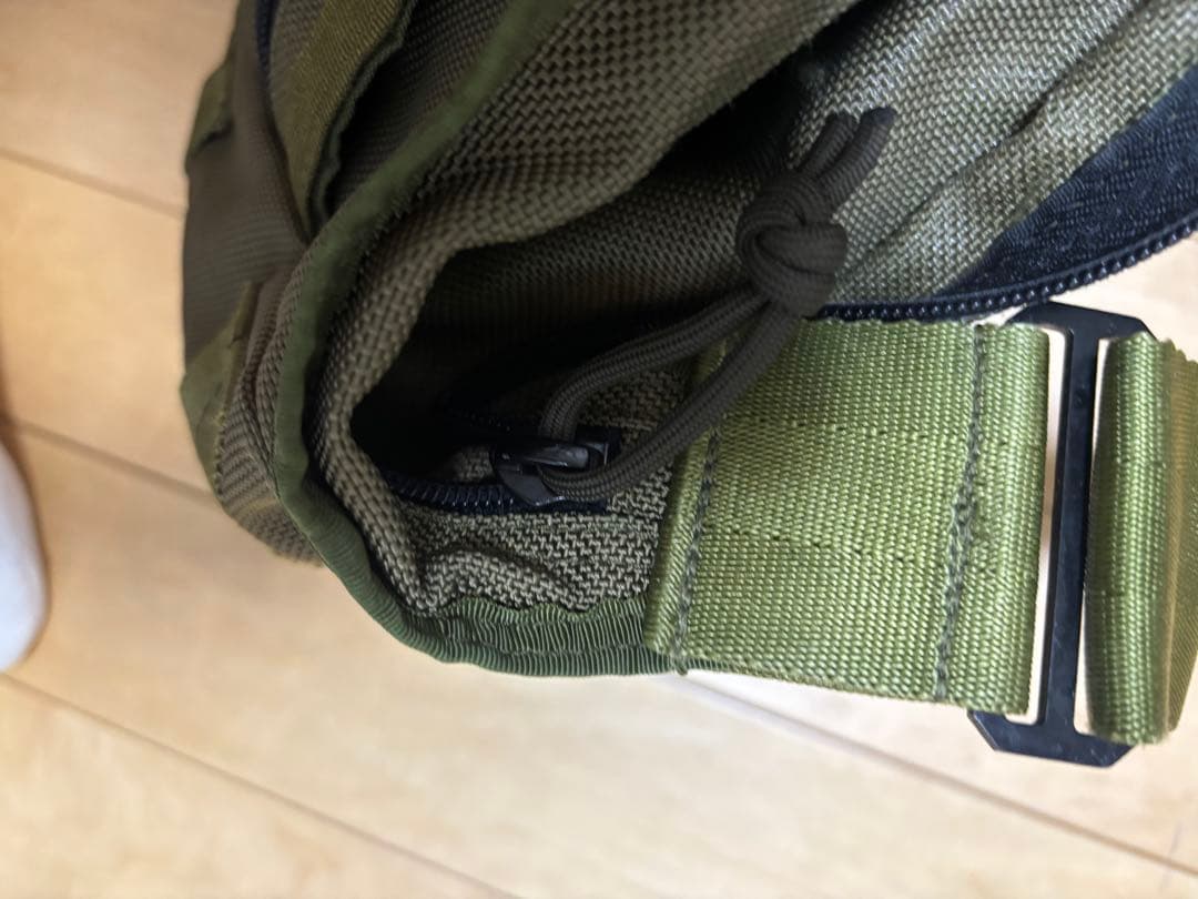 木金限定値下げ　BRIEFING ショルダーバッグ オリーブグリーン