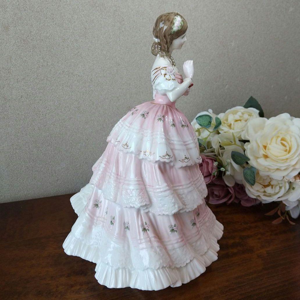 ロイヤルドルトン フィギュリン 愛の言葉コレクションより〜レッドレッドローズ