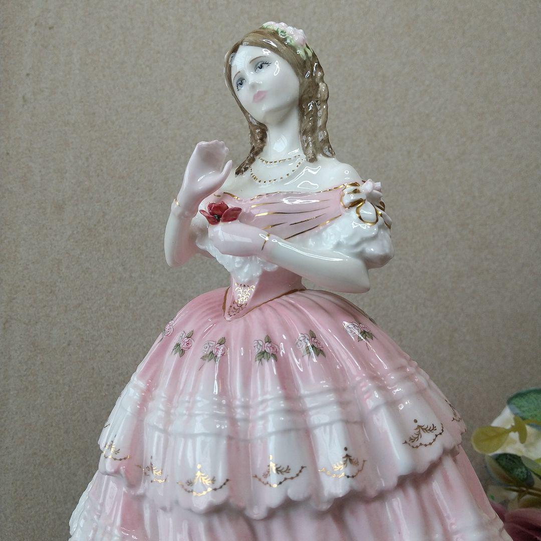 ロイヤルドルトン フィギュリン 愛の言葉コレクションより〜レッドレッドローズ