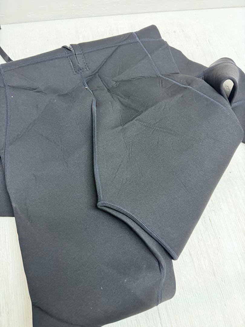 未使用　AQUA α ウェットスーツ　LBサイズ