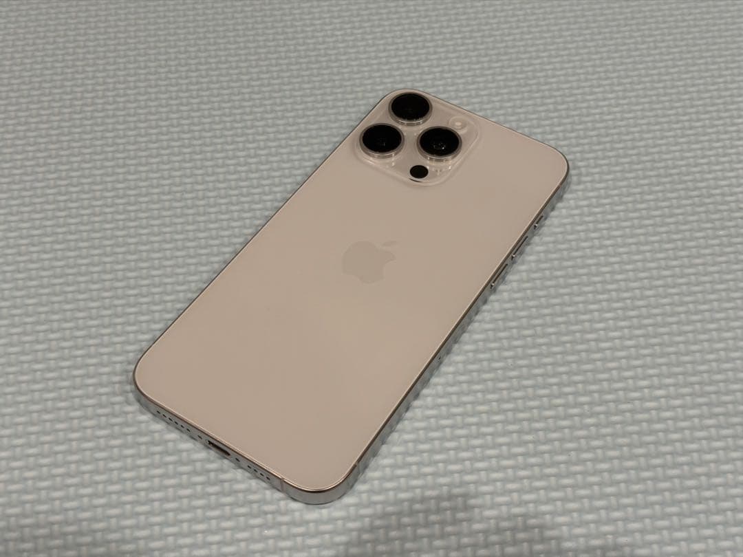 iPhone 15 Pro Max 1TB ホワイトチタニウムSIMフリー