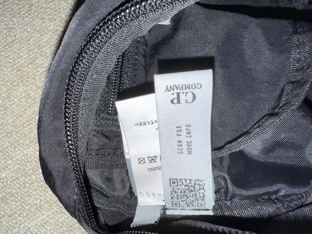 CP COMPANY ブラック クロスボディバッグ