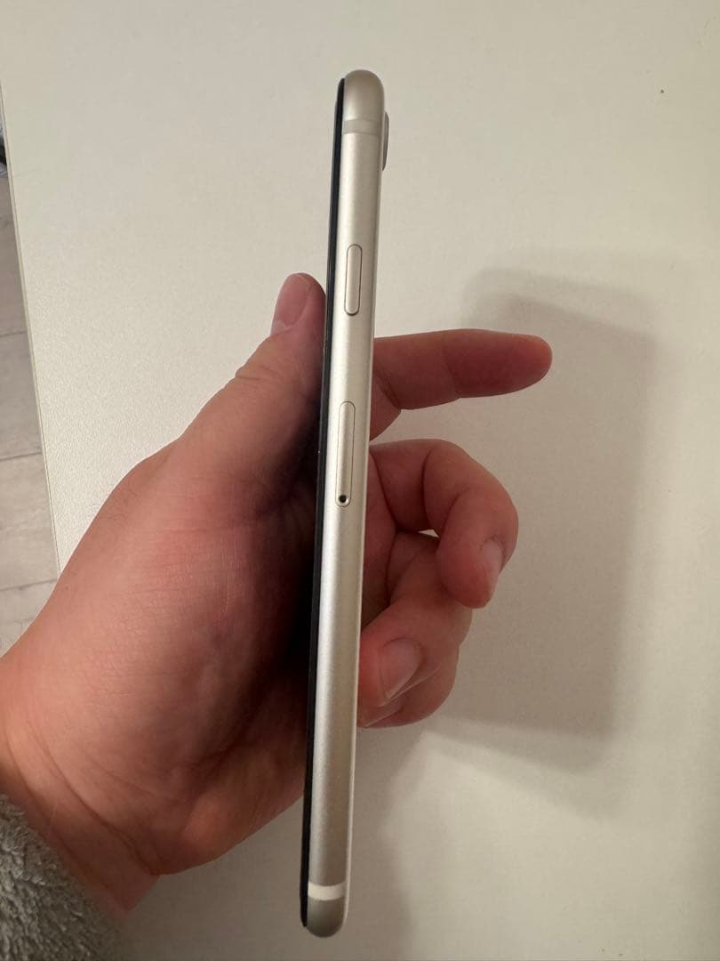 iPhone SE (第3世代) スターライト 128GB SIMフリー 本体