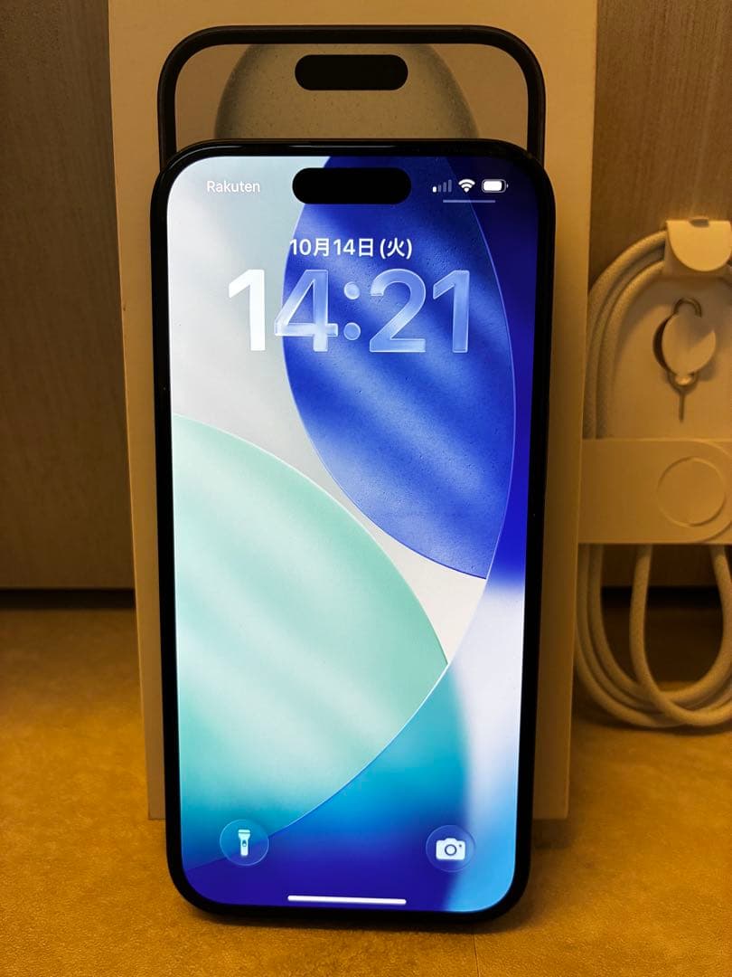 【美品】Apple iPhone 15 本体 ブラック 256GB 付属品新品