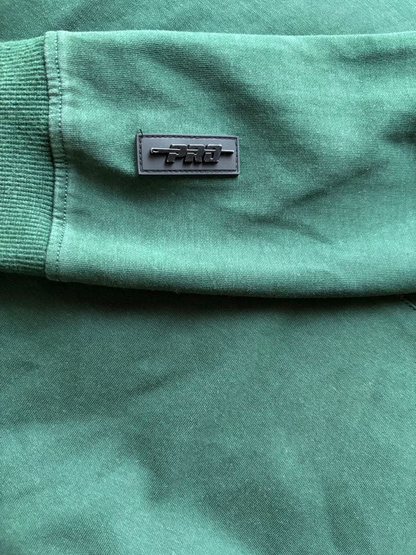 現地オフィシャルショップ　NBA ミルウォーキー　バックス ワッペン付きパーカー