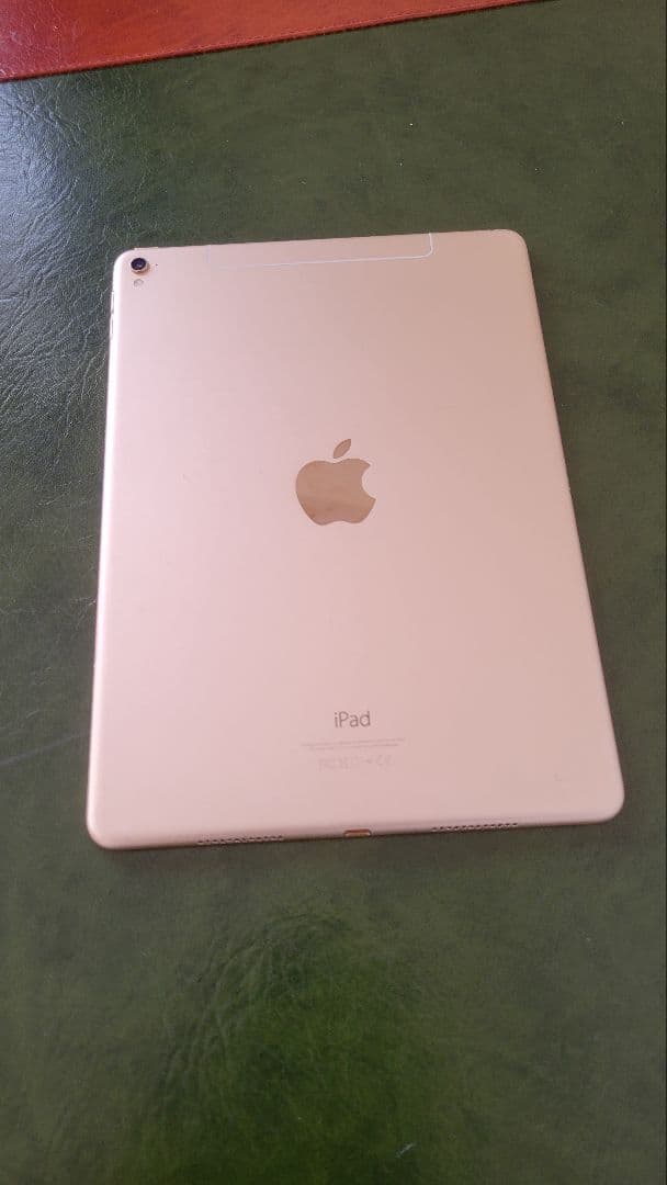 Apple iPad pro 9.7インチ　ゴールド キーボードケース　128G