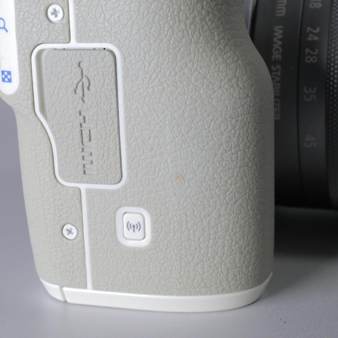 ☆良品☆☆完全動作　キヤノン EOS kiss M ホワイト　＃230