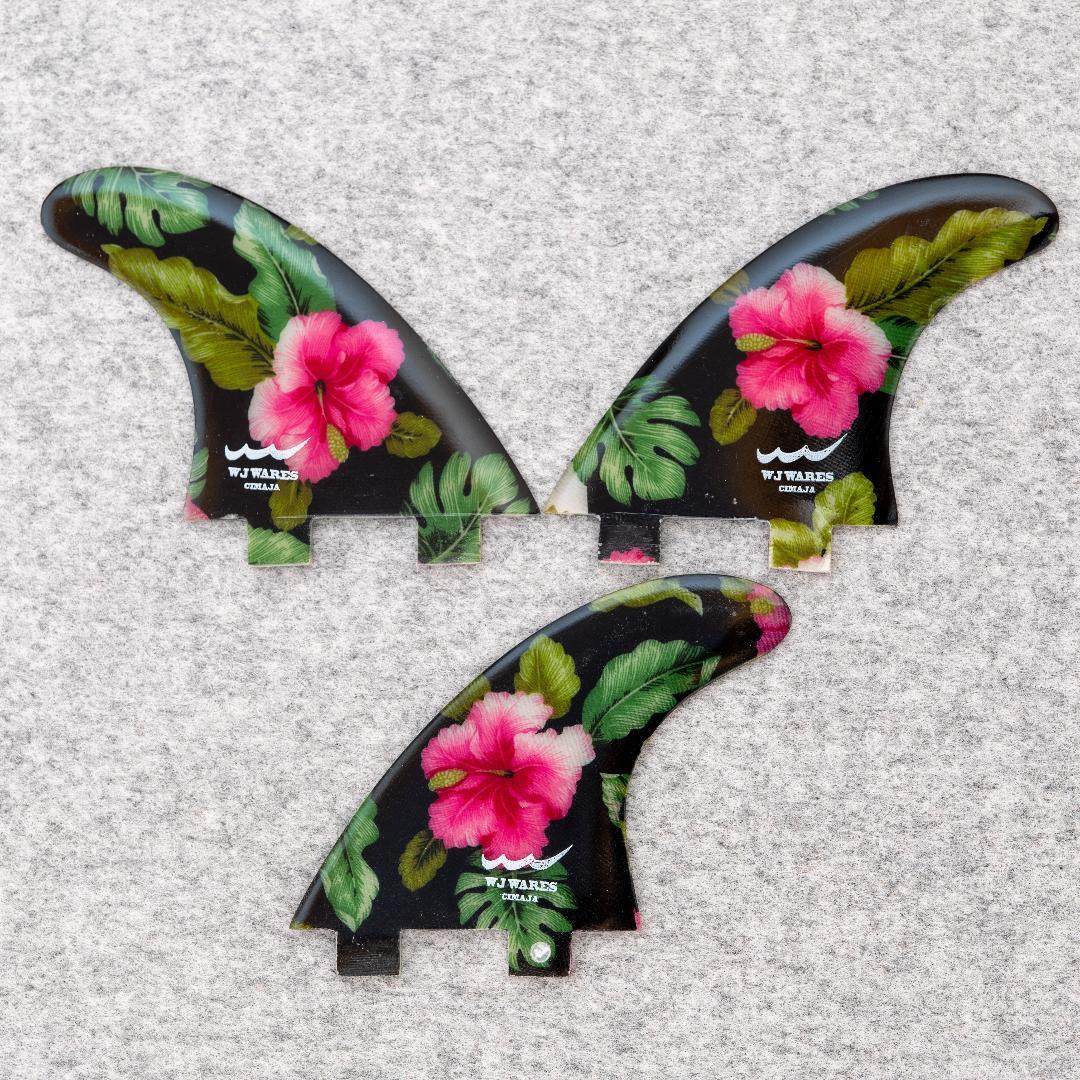 FCS トライフィン Mサイズ バティックフィン ハイビスカス