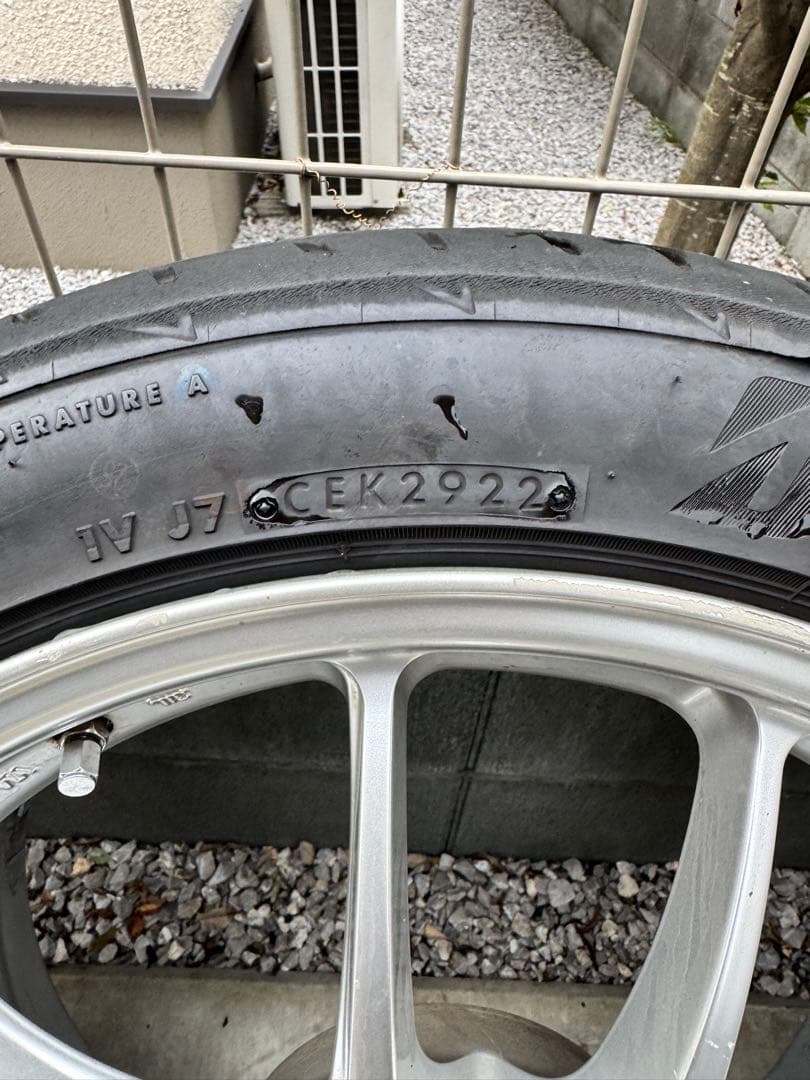 送料込エンケイPF01 PCD114.3 18インチアルミ&タイヤ 4本セット