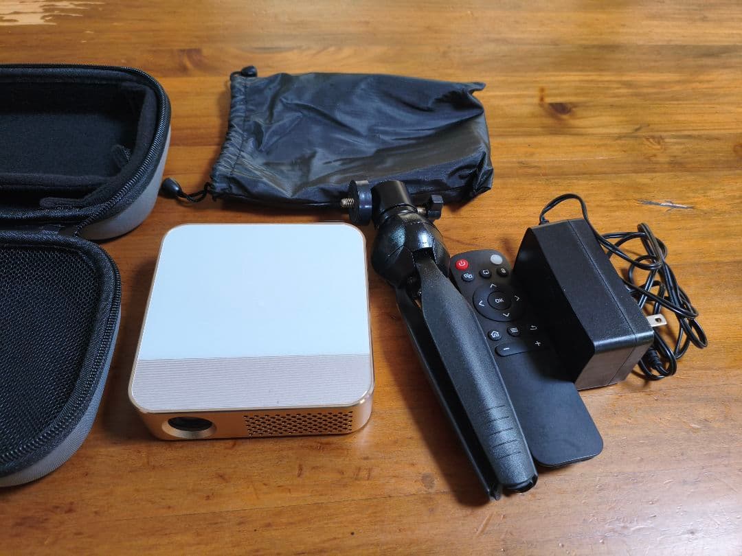 カべー二PRO プロジェクター本体 Wi-Fi/Bluetooth対応　値下げ