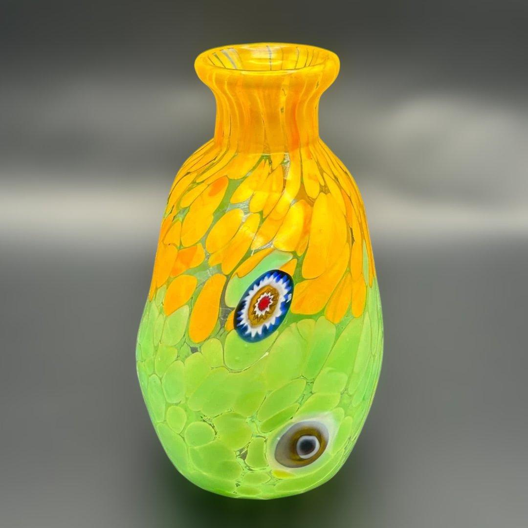 工芸ガラス　花瓶　置物　（美品）