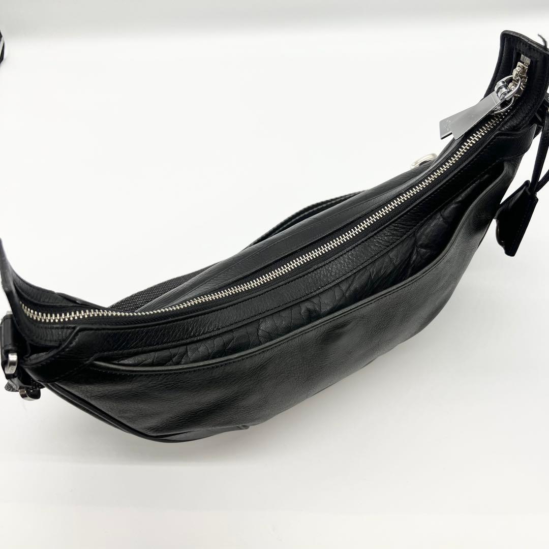 美品✨アニアリ　ボディバッグ　ハーフムーン　レザー　ブラック　バルケッタ　迷彩