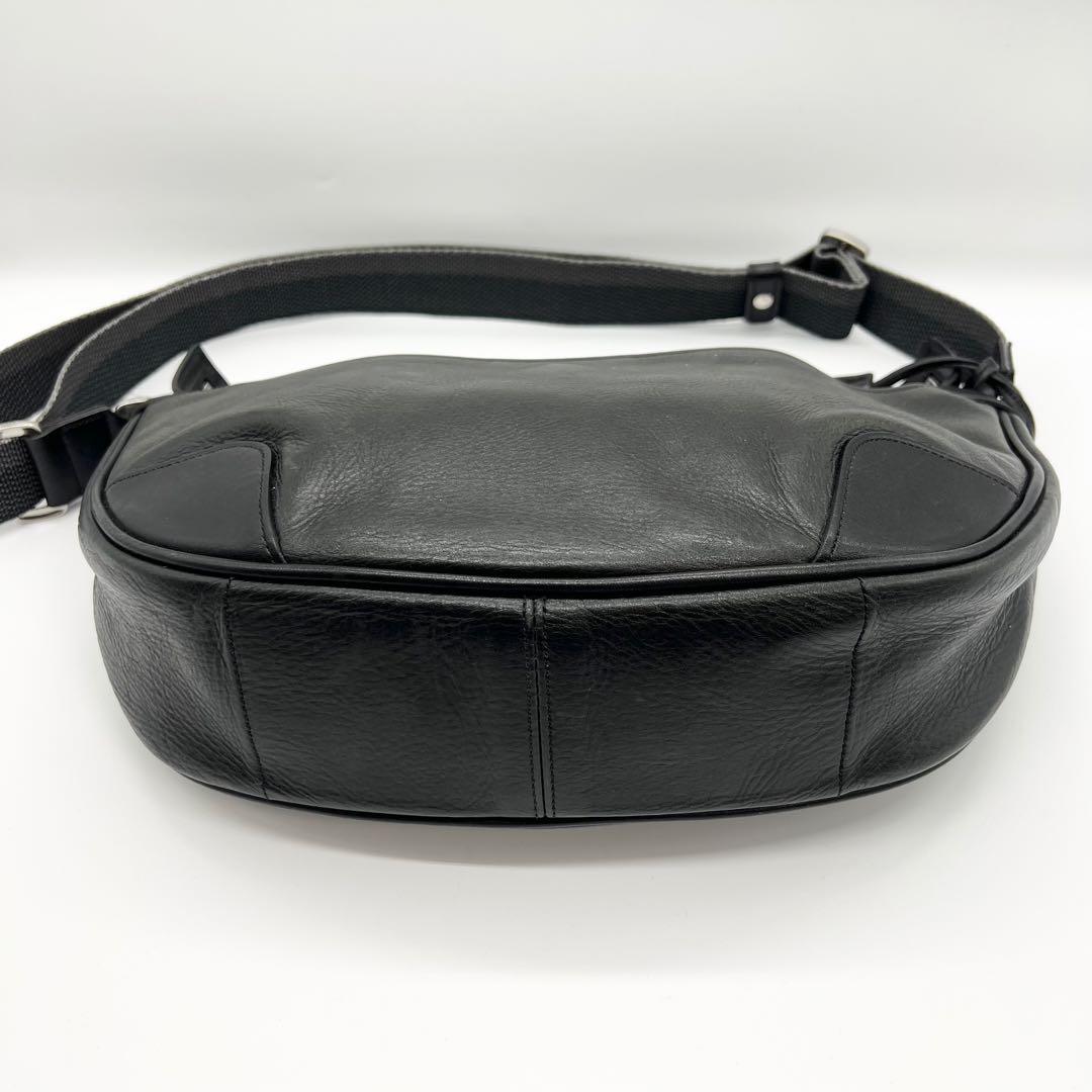 美品✨アニアリ　ボディバッグ　ハーフムーン　レザー　ブラック　バルケッタ　迷彩