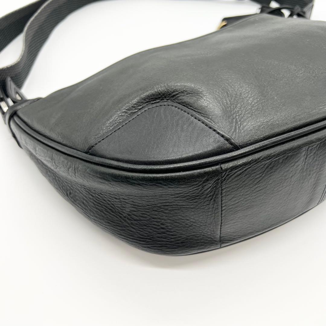 美品✨アニアリ　ボディバッグ　ハーフムーン　レザー　ブラック　バルケッタ　迷彩