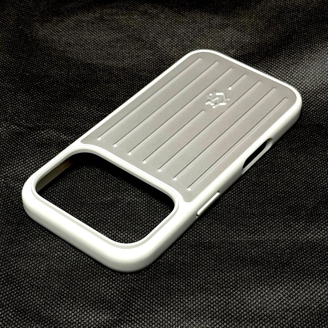 【正規品】RIMOWA iPhone17 Proケース シルバー