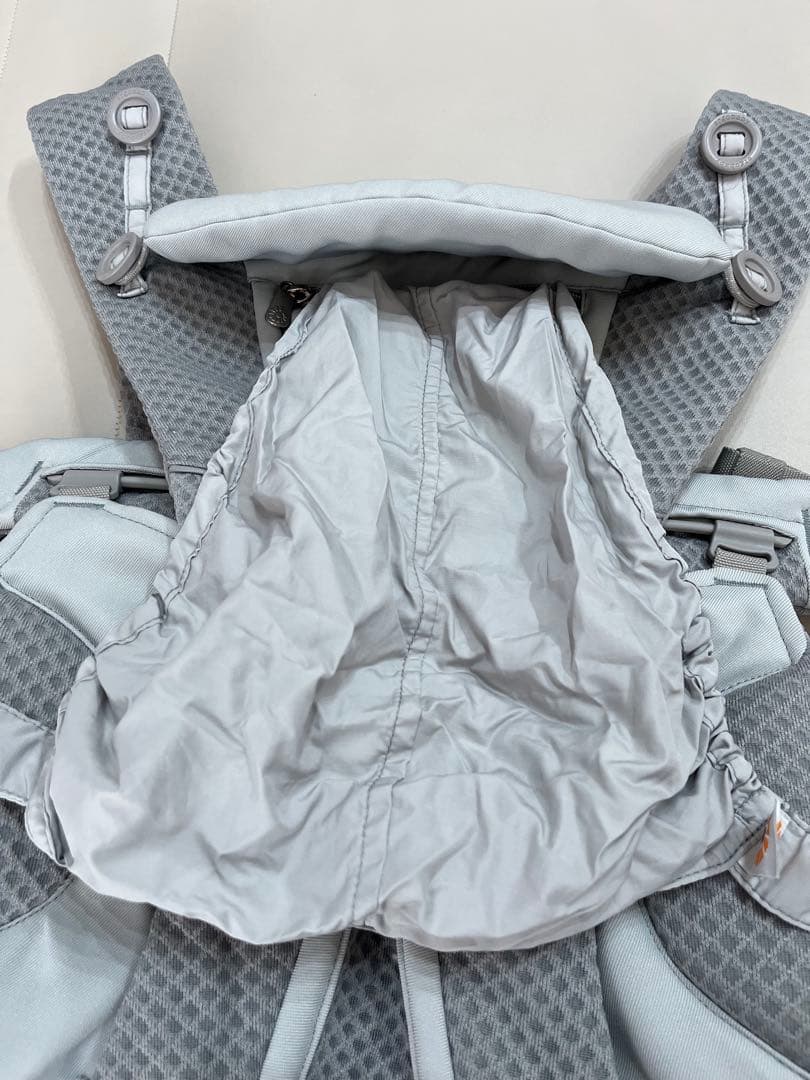 エルゴベビー　抱っこ紐　収納ポーチ　パールグレー　OMNI Breeze