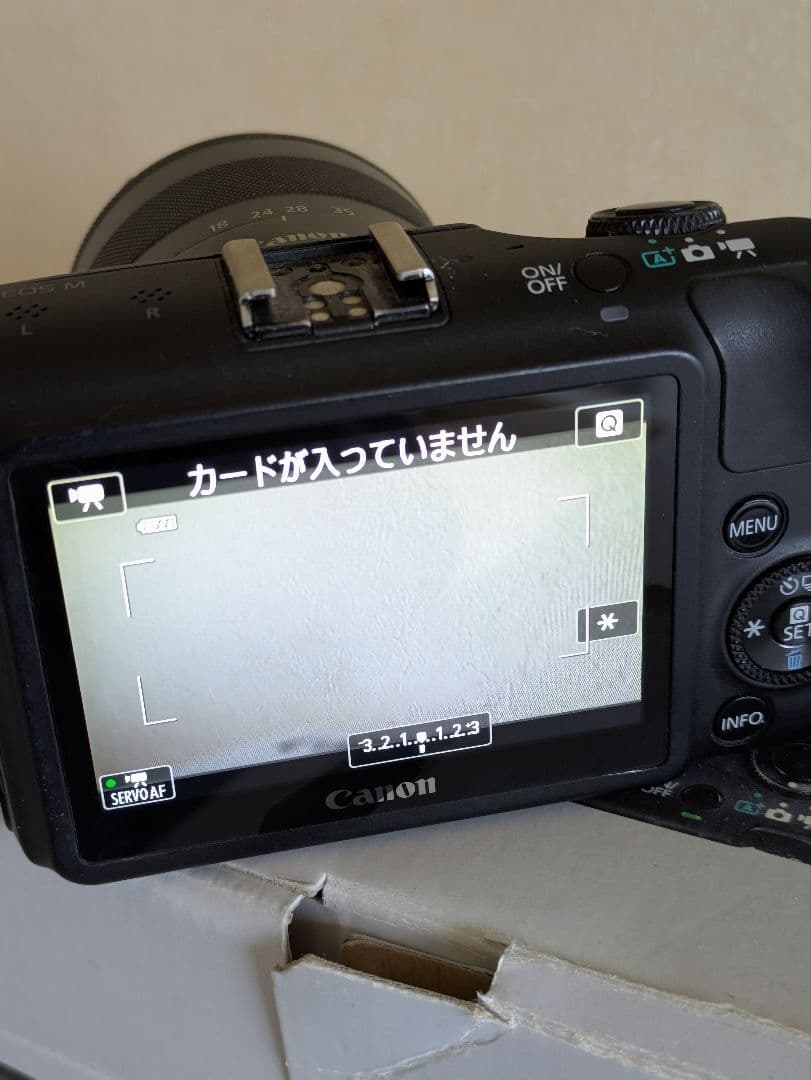 【ジャンク】Canon EOS M デジタル一眼レフ