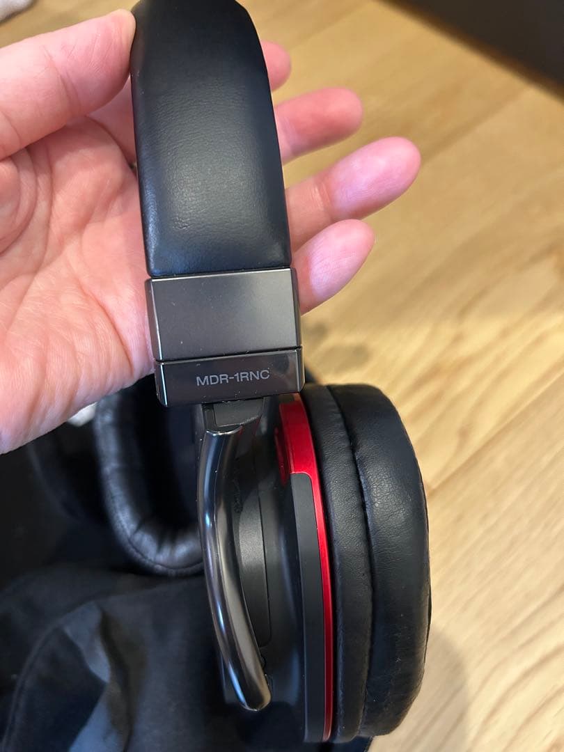 SONY 有線ヘッドホン キャリングケース付き