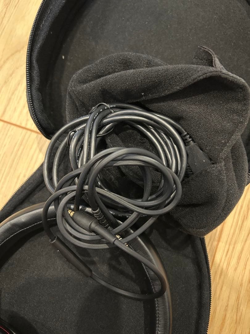 SONY 有線ヘッドホン キャリングケース付き