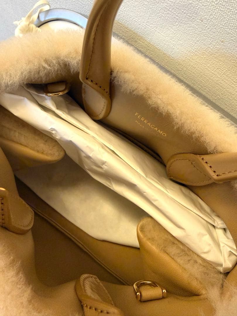 FERRAGAMO ハグバッグ　ミニ　ムートン