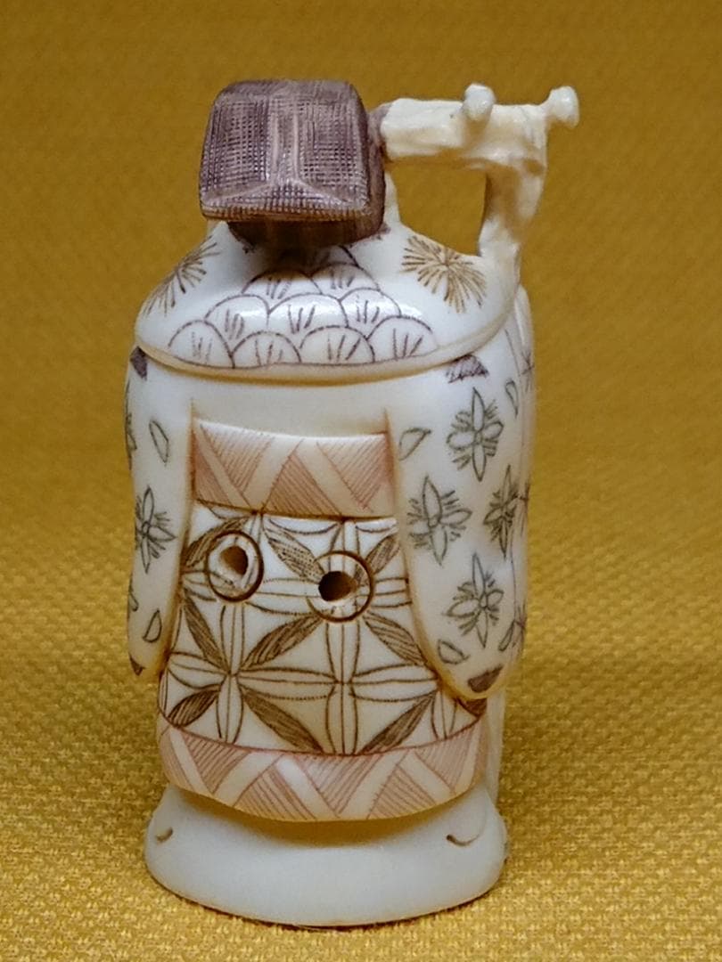 人形　天然素材　彫刻　彫像　根付　置物　インテリア　工芸品　美術品　A2504