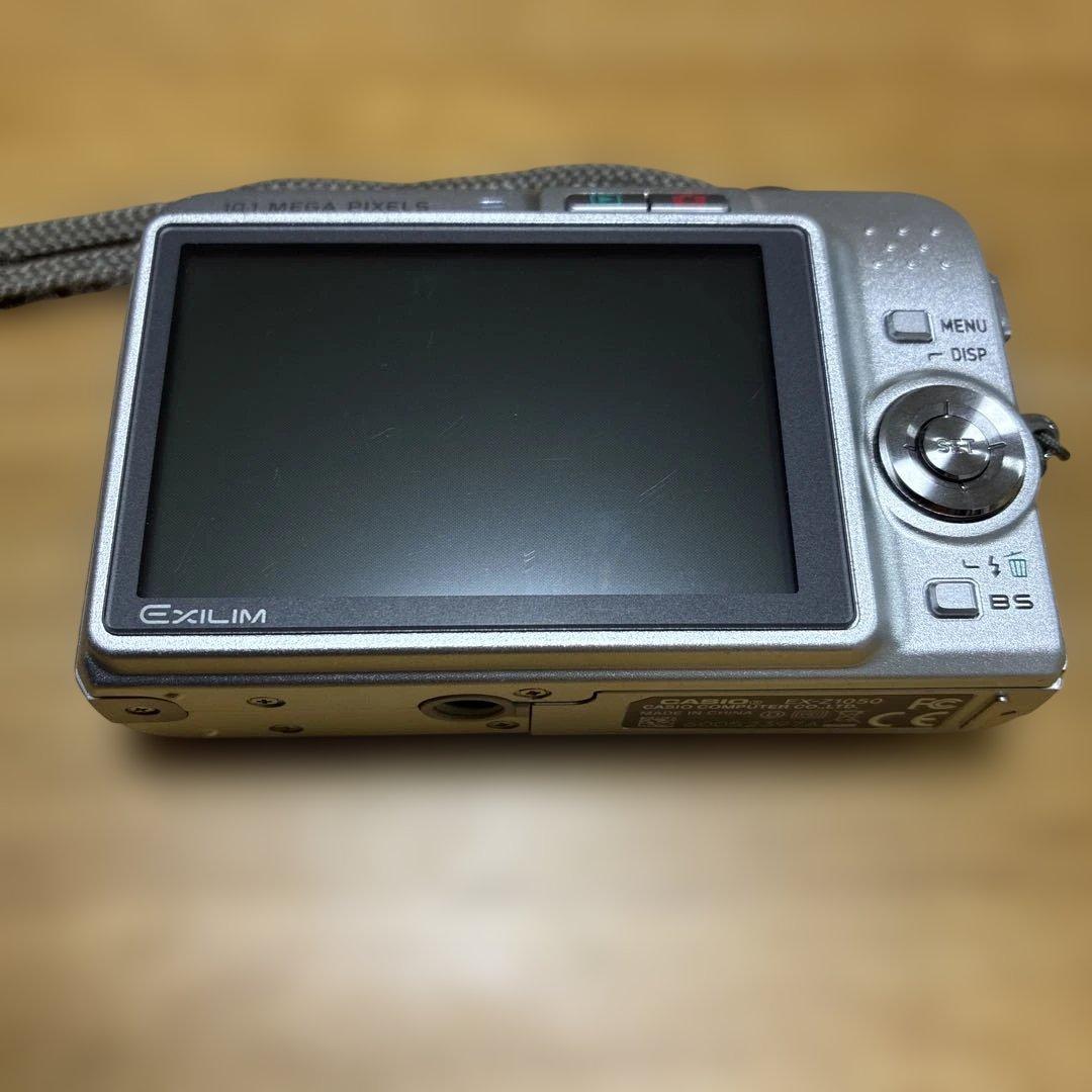 カシオ CASIO EXILIM EX-Z1050 シルバー　ポーチ付