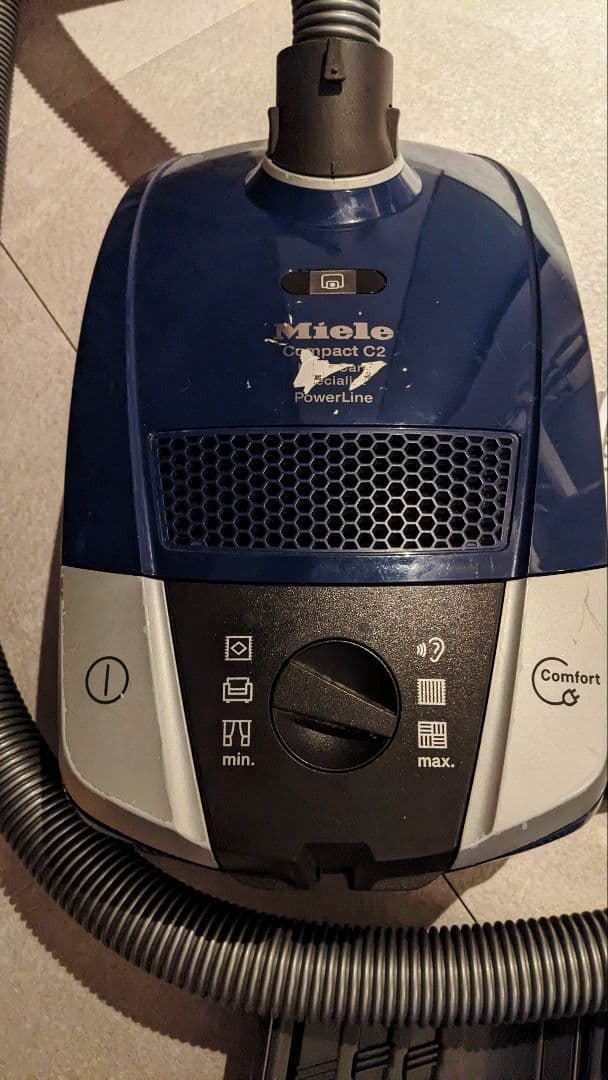 ベジシラ。Miele Compact C2 PowerLine 掃除機