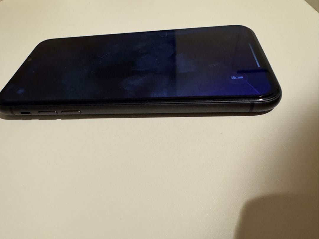 iPhone11 黒　目立つ傷なし