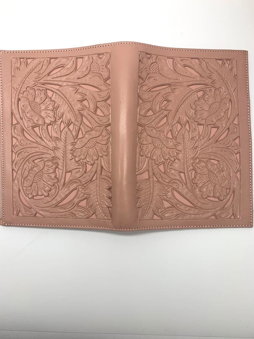 Carving Tribes Passport case B6 牛革　ピンク