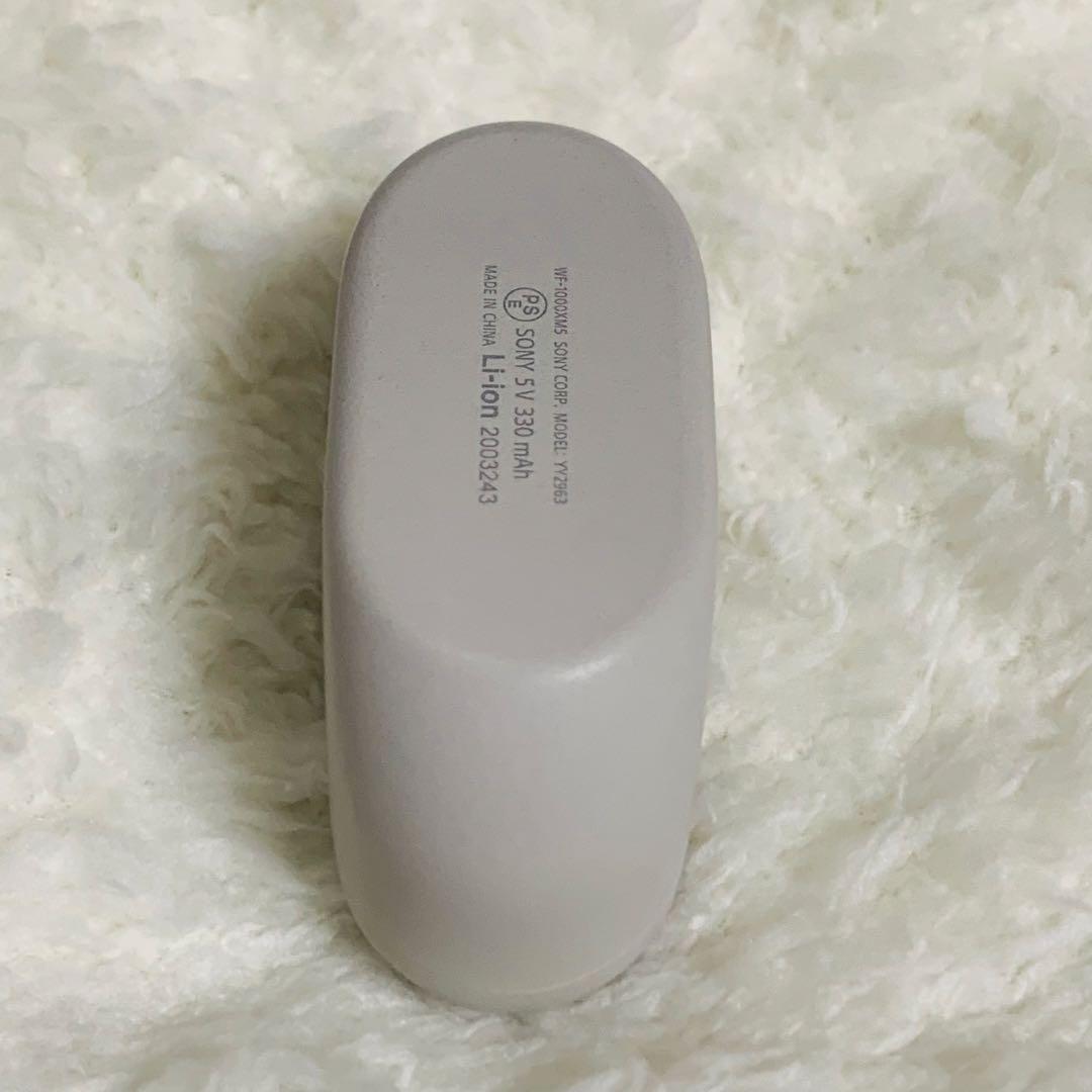 美品　SONY WF-1000XM5 プラチナシルバー　充電ケースのみ