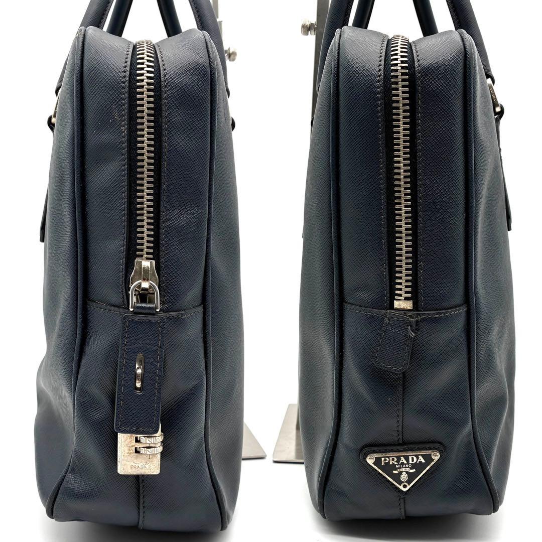 美品 プラダ ビジネスバッグ サフィアーノレザー 三角ロゴ A4可 ネイビー