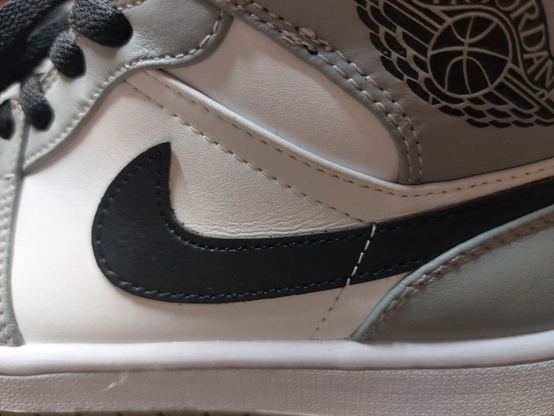 ナイキエアジョーダン１　ミッドライトスモークグレー