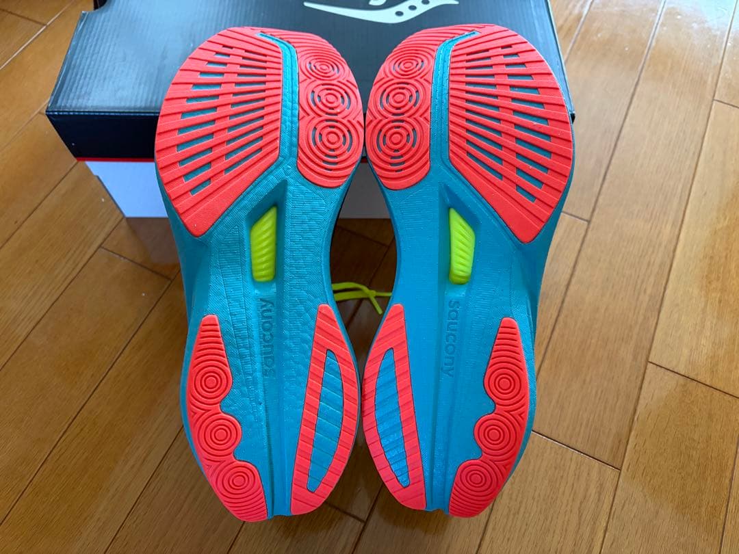 saucony サッカニー　エンドルフィンスピード5 27.5