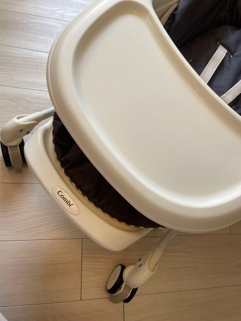 【かむつ】【美品】 コンビ ハイローチェア ネムリラ FF セサミグレー