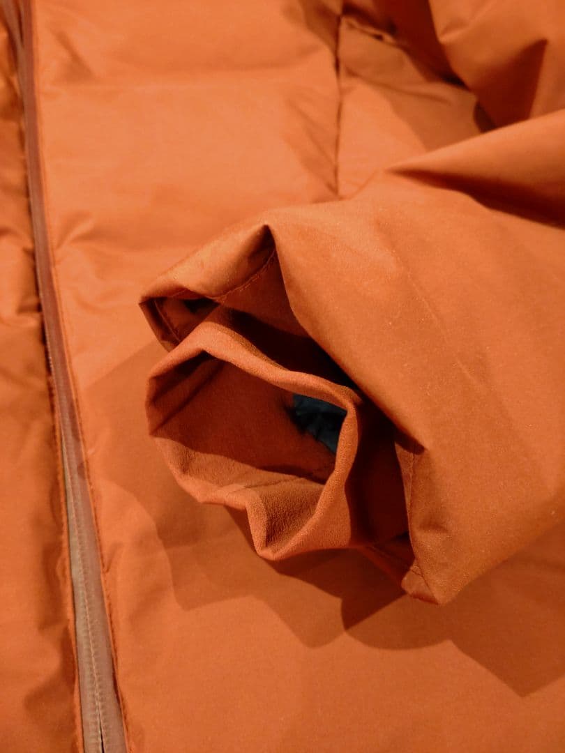 あいう様patagonia フード付きダウンジャケット S バーガンディ色