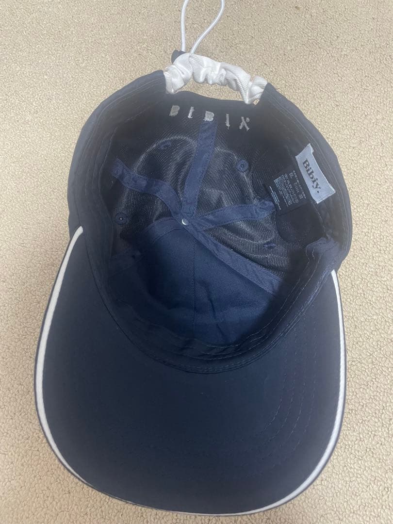 BIBIY ネイビーキャップ Bの刺繍付き