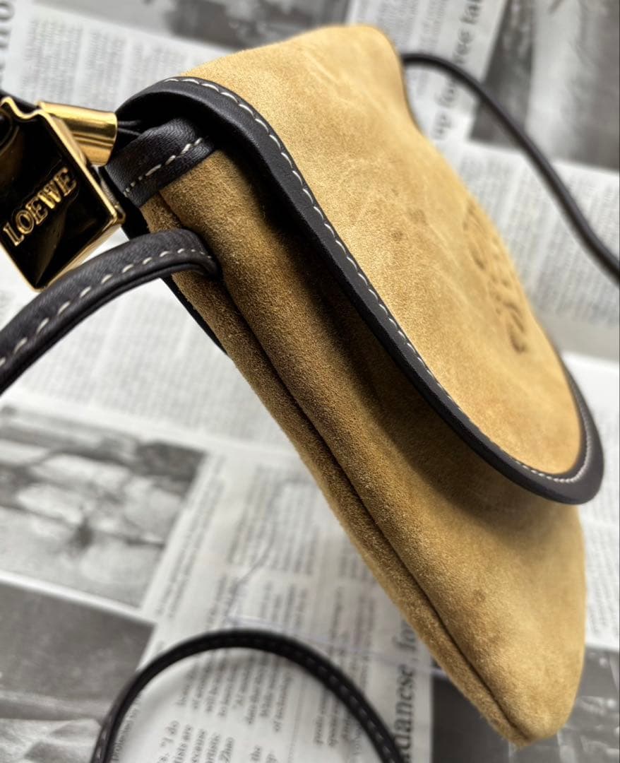 LOEWE ロエベ　アナグラム　スエード ショルダーバッグ 、サコッシュ
