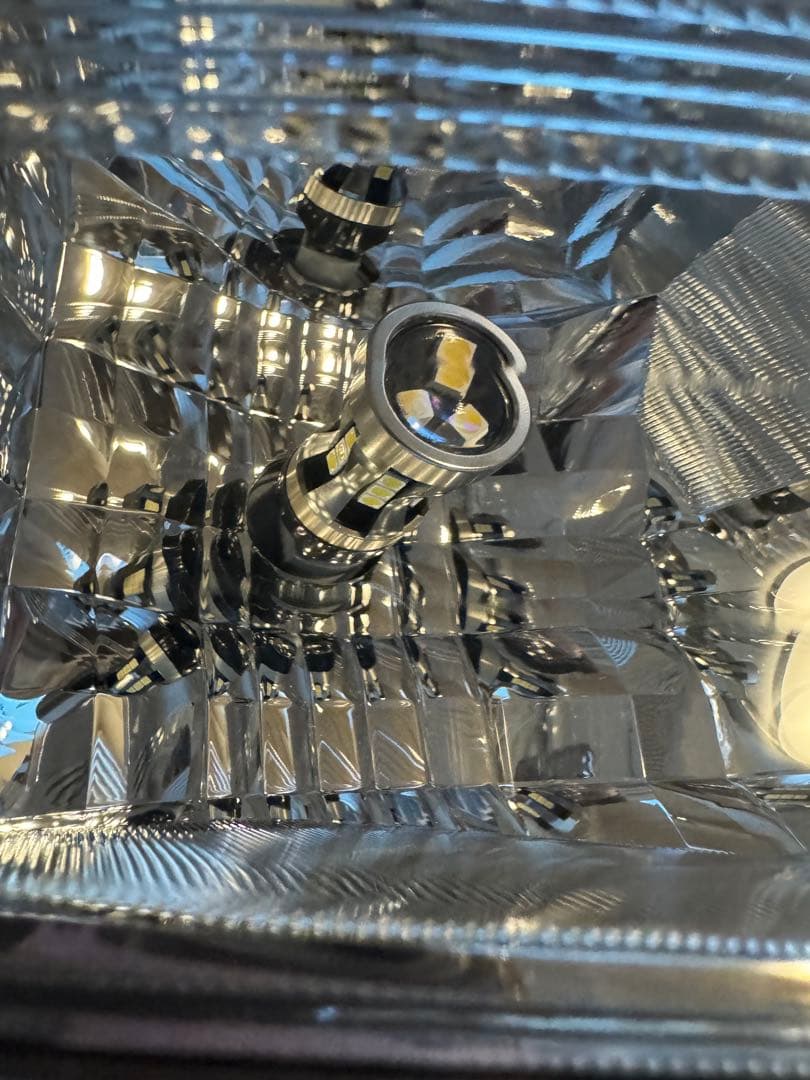 プリウスαテールランプ左